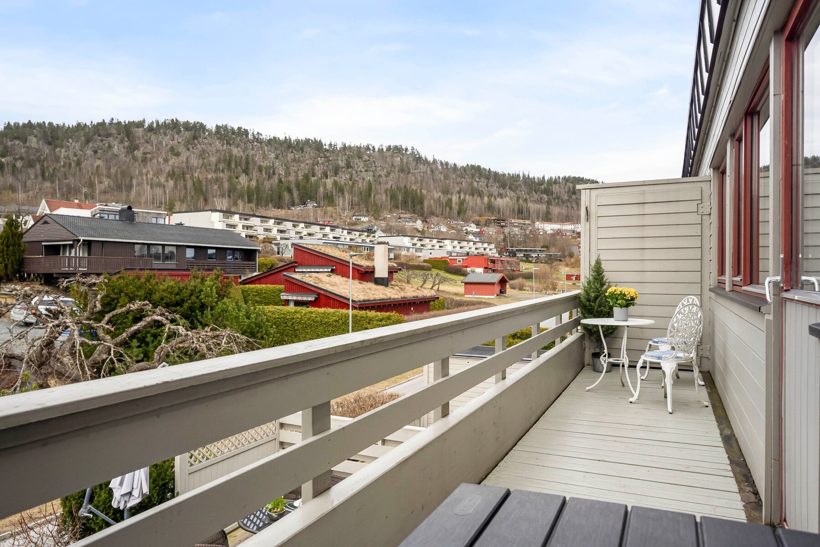Balkongen er nordvendt og er oppmålt til ca. 10 kvm Galleribilde