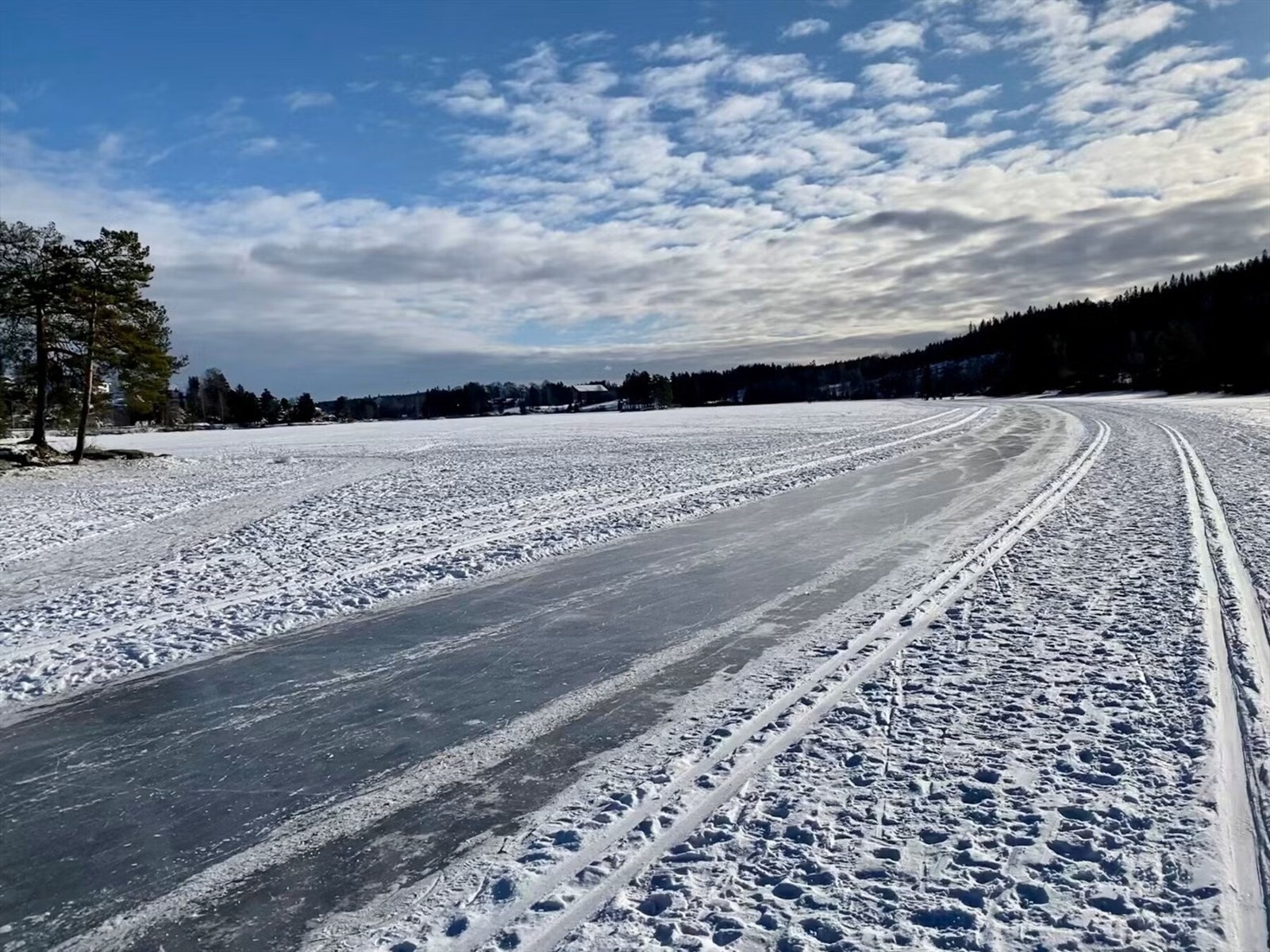 Om vinteren kjøres det opp skispor og skøyteløyper på Vågvann når været tillater. Galleribilde