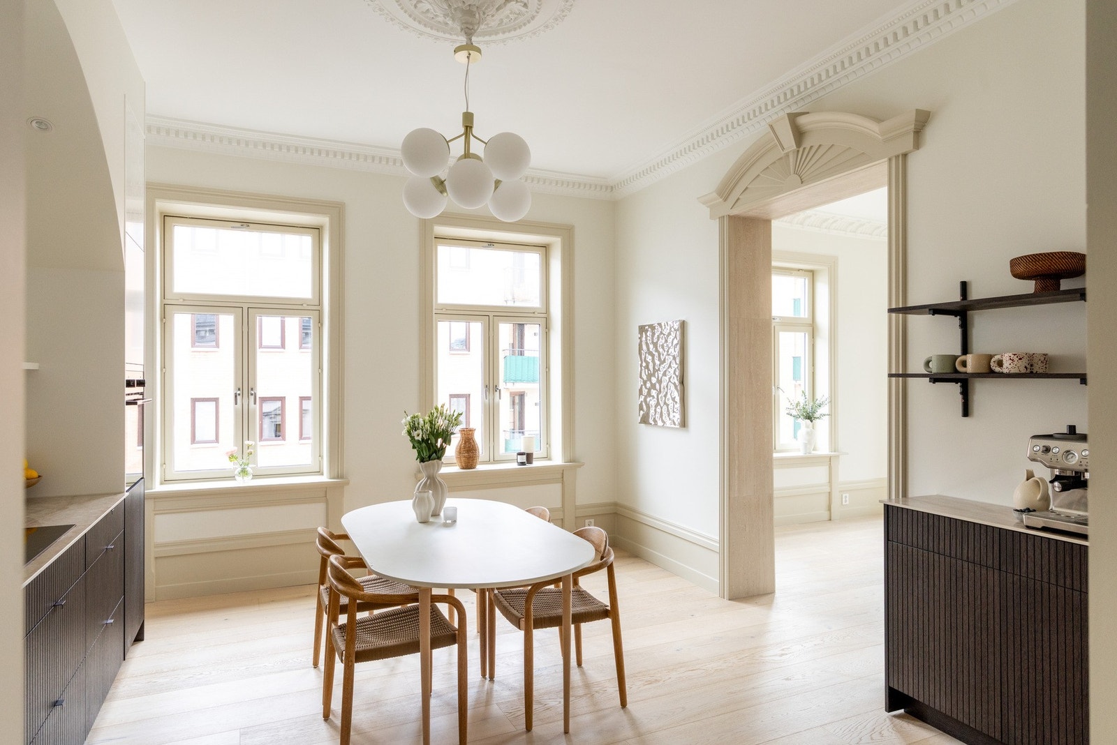 God plass til stort spisebord - perfekt for sosiale sammenkomster. Galleribilde