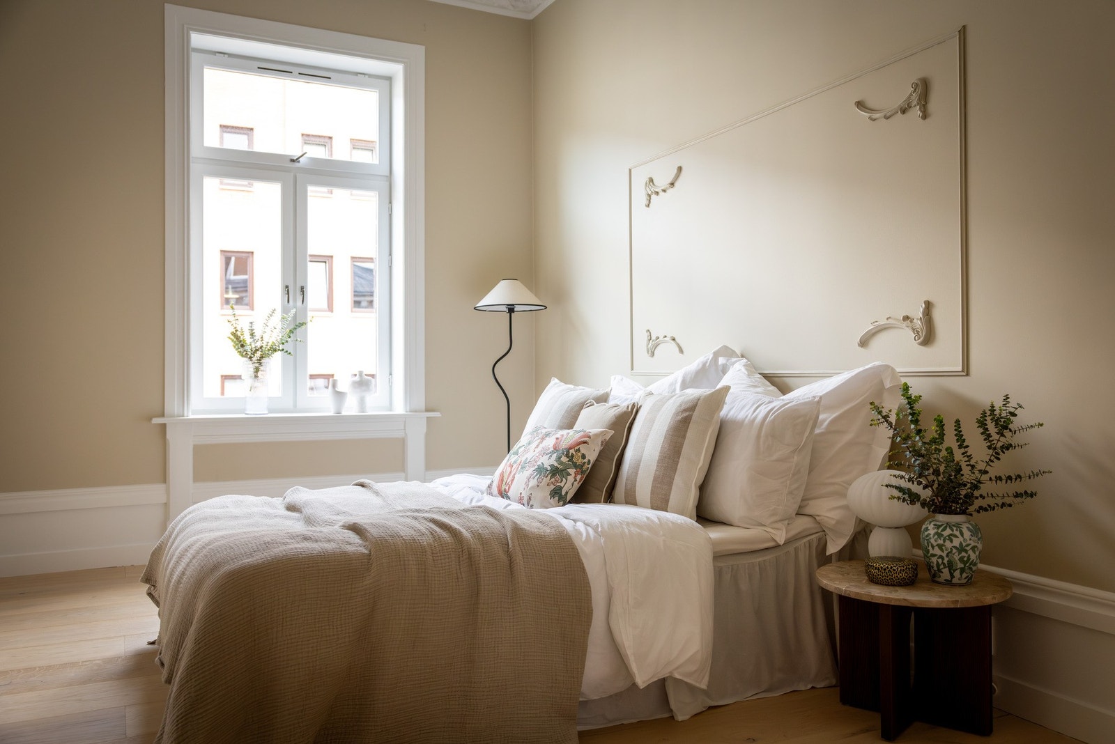 Soverommet er malt i en lun og behagelig fargetone. Galleribilde