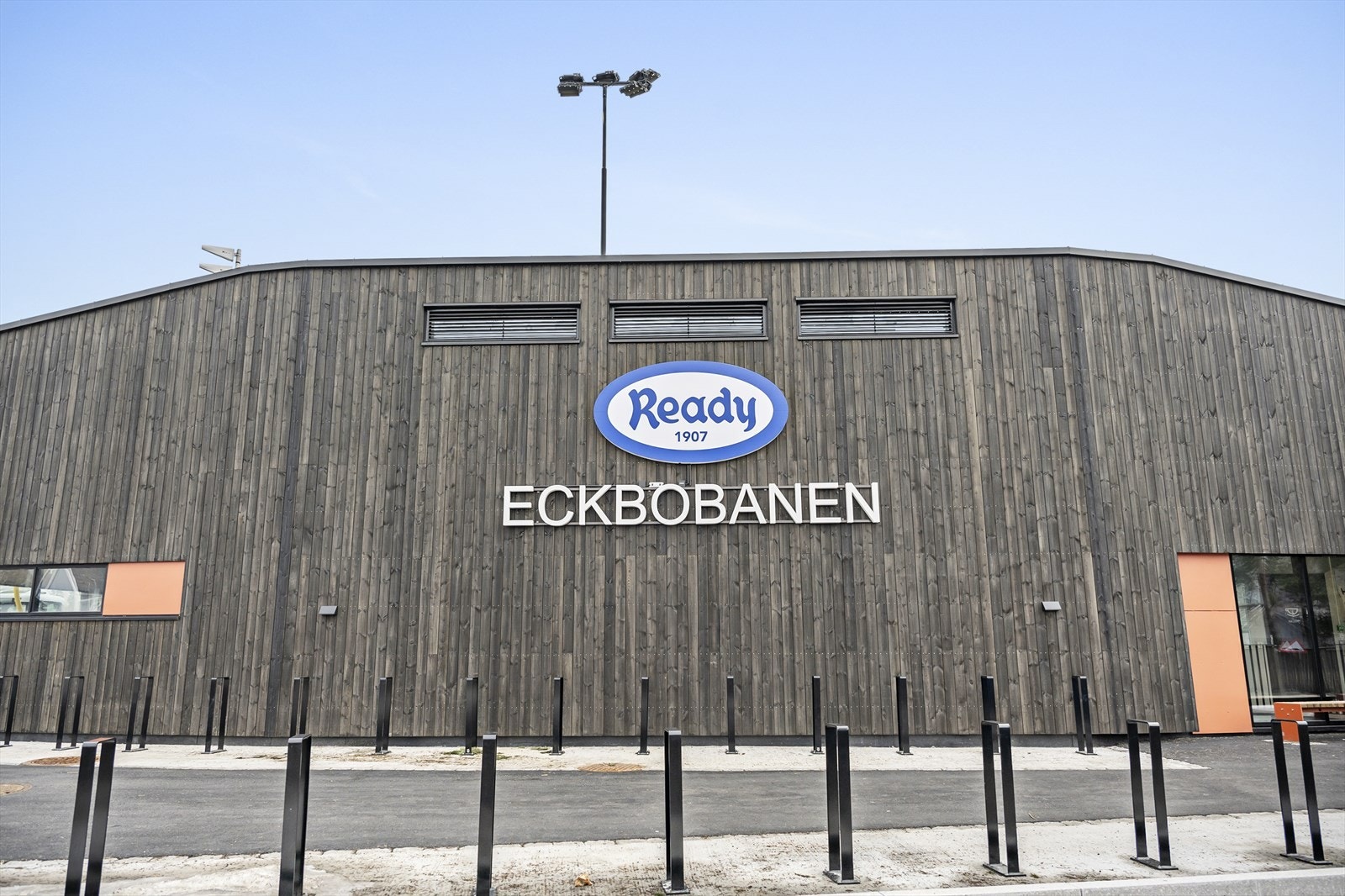 Gressbanen / Eckbobanen - Skøyte og fotballbane avhengig av sesong. Galleribilde
