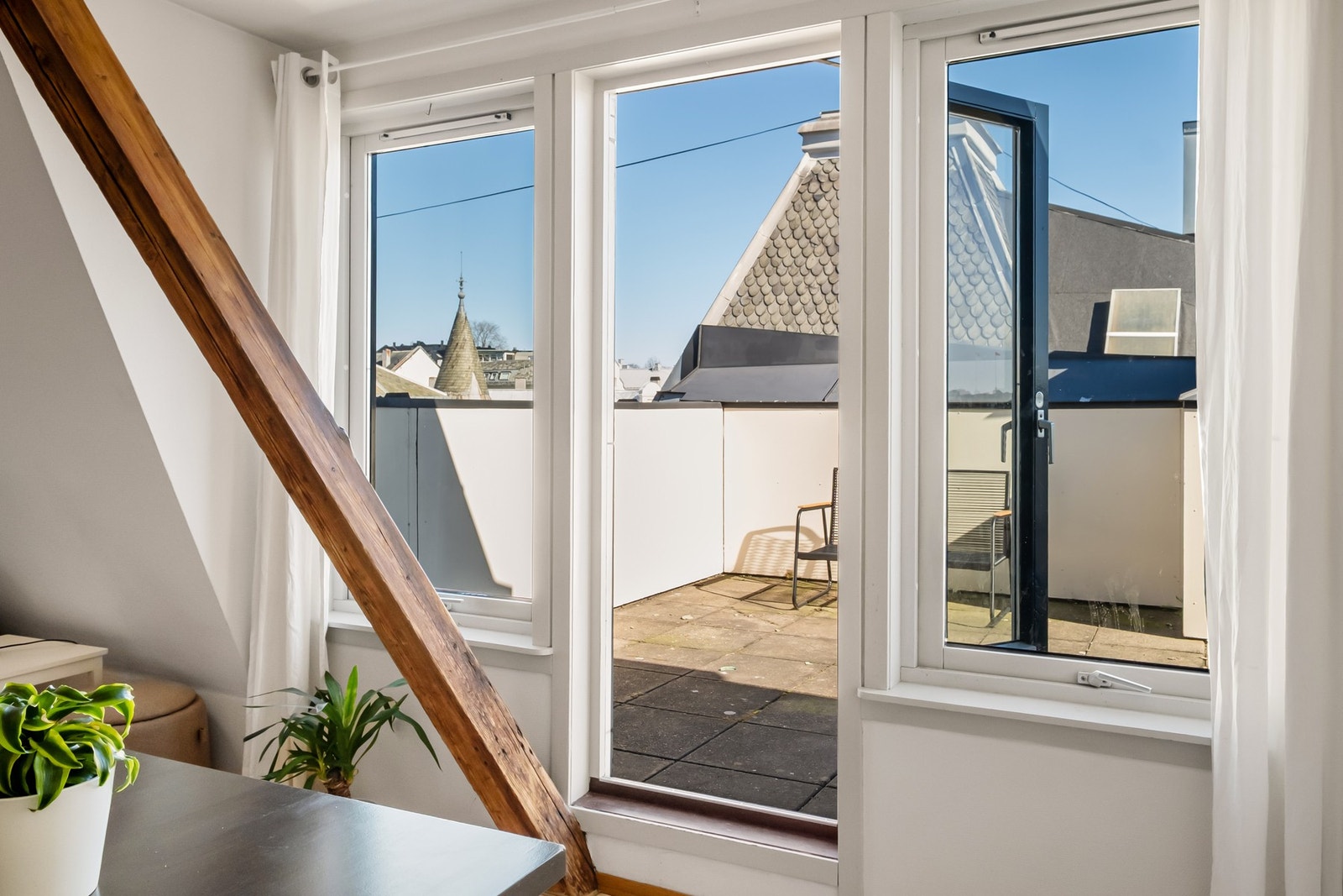 Fra stuen har man utgang til en herlig privat takterrasse. Galleribilde