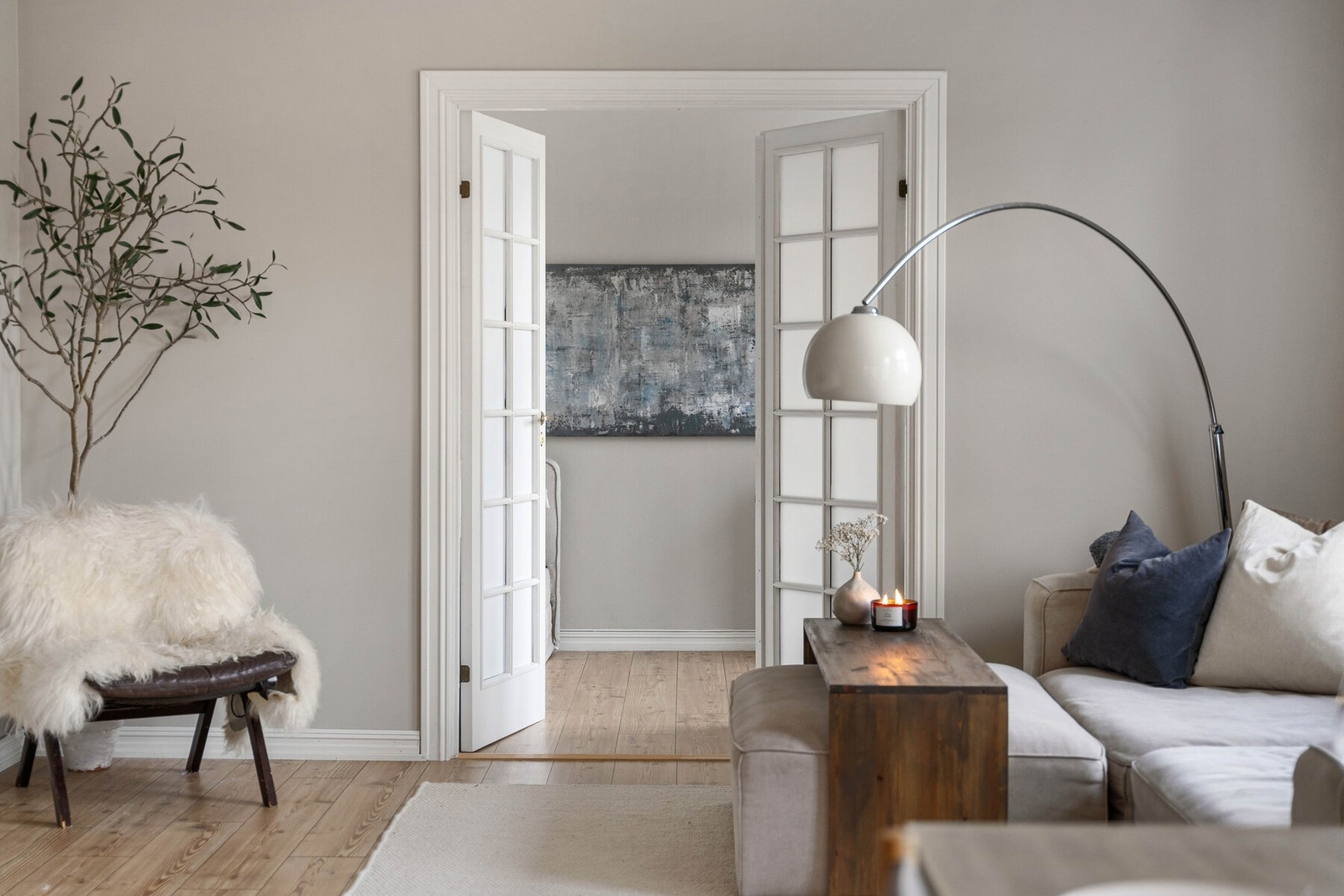 Detaljbilde fra oppholdsarealet mot soverom 1. Galleribilde