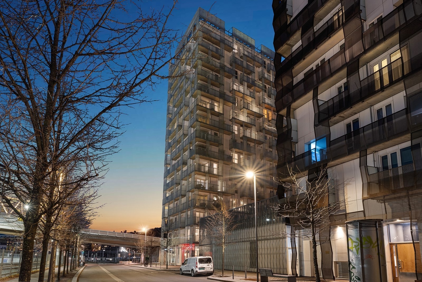 Leiligheten ligger i det karakteristiske bygget, Cliffhanger, i Barcode-rekken i Bjørvika. Galleribilde