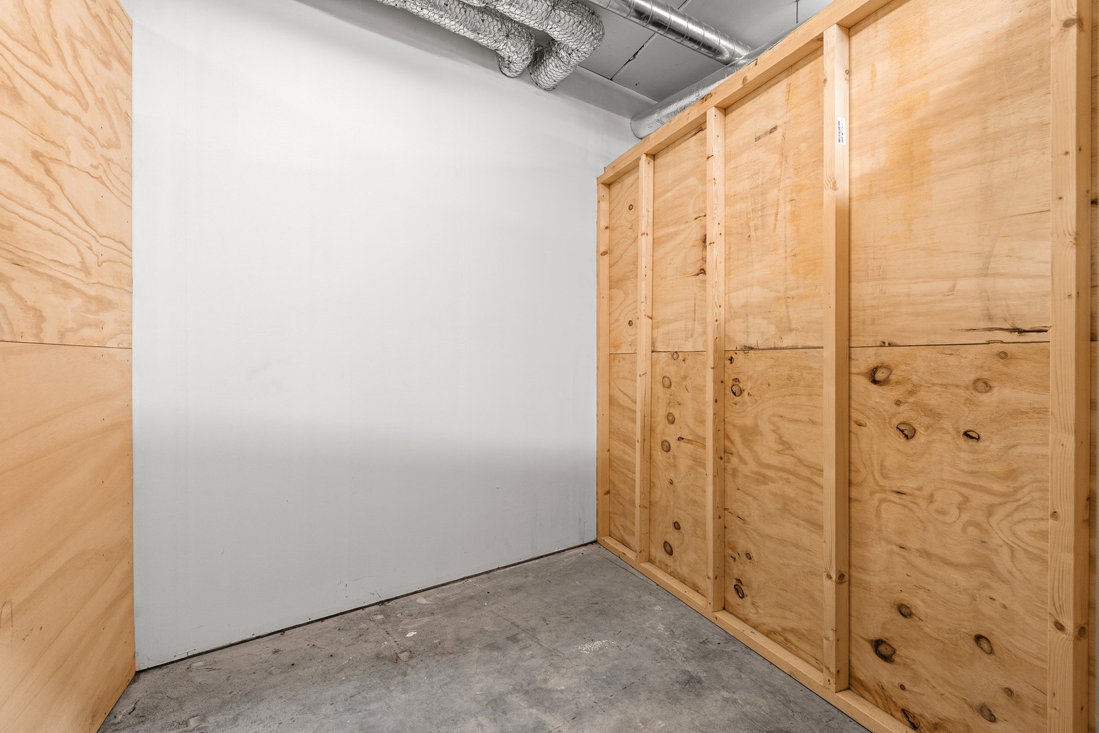 Leiligheten disponerer en praktisk bod i kjeller med god plass til oppbevaring Galleribilde