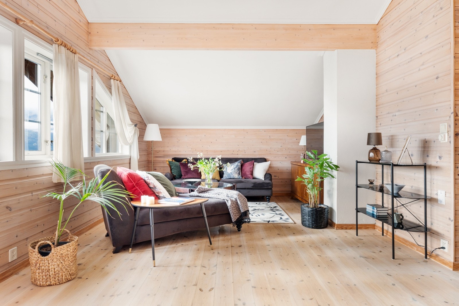 - Loftstue på 35 m² med ugang til balkong - Galleribilde