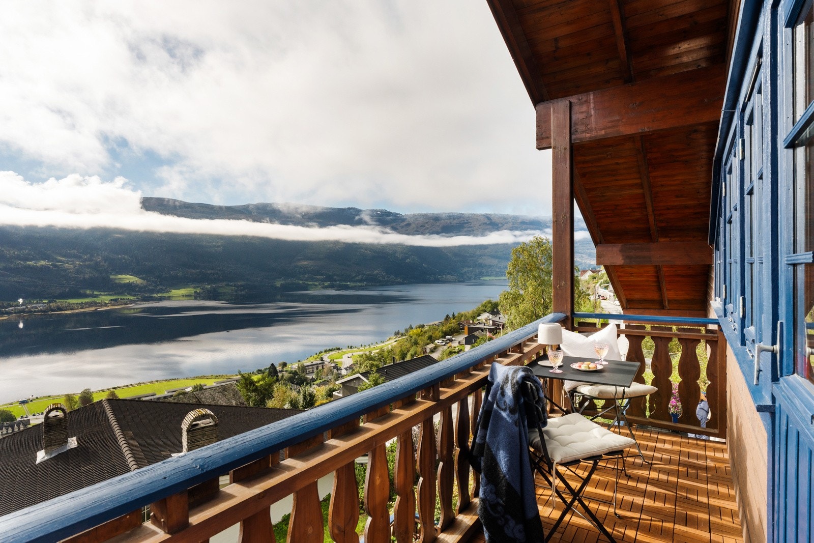 - Fantastiske friluftsmuligheter året rundt: ski, toppturer, fiske, rafting, golf og mye mer - Galleribilde