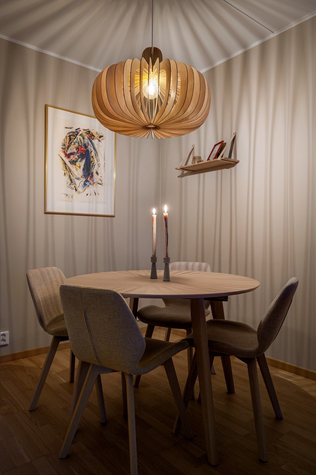 314469_spisestue01_kveld.jpg Galleribilde