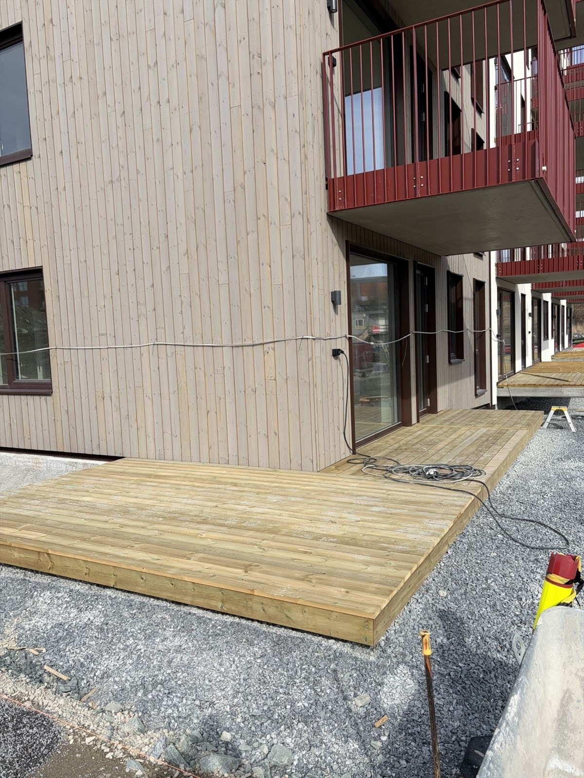 Terrassen ligger på sørhjørnet av bygget. Galleribilde