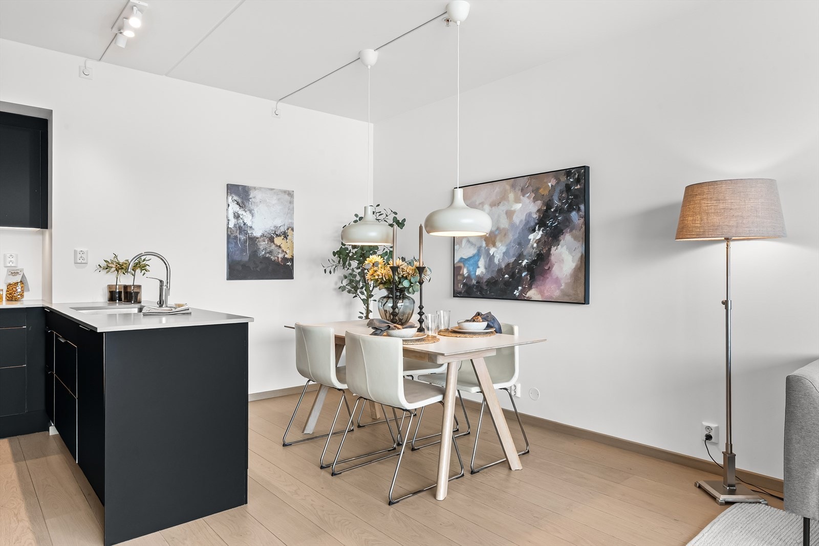 God plass til stor spisegruppe og hele familien. Galleribilde