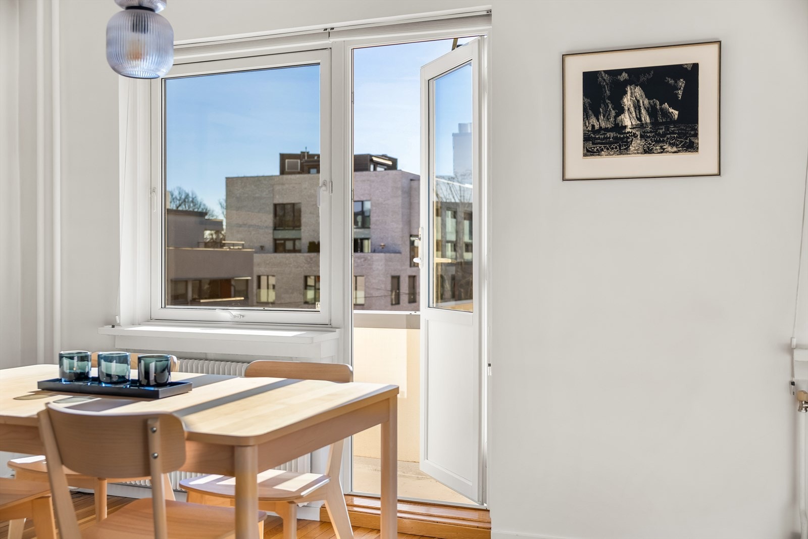 Utgang til brannbalkongen fra spiseplassen Galleribilde