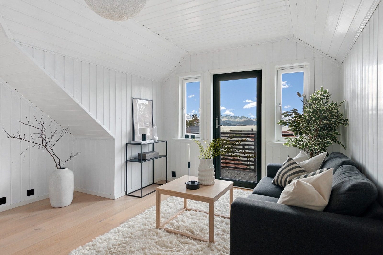 Loftstue med balkong Galleribilde