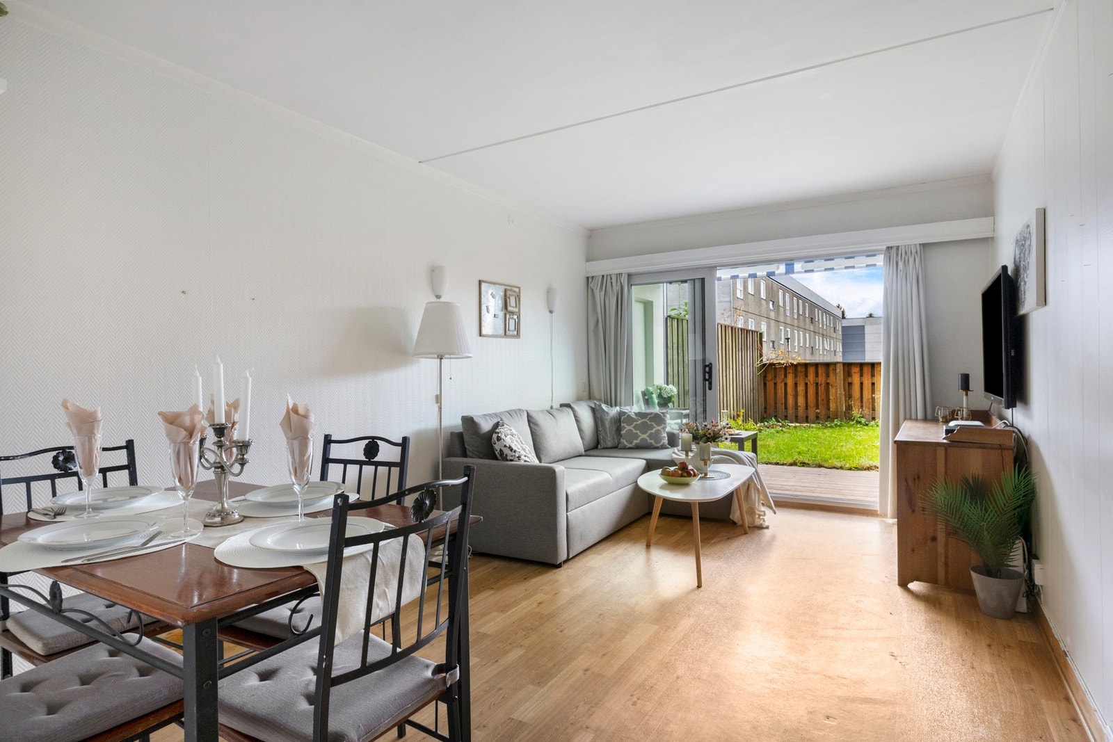 Sjekk ut denne flotte stuen. Her får du a-konto varmtvann og TV/internett inkl. Galleribilde