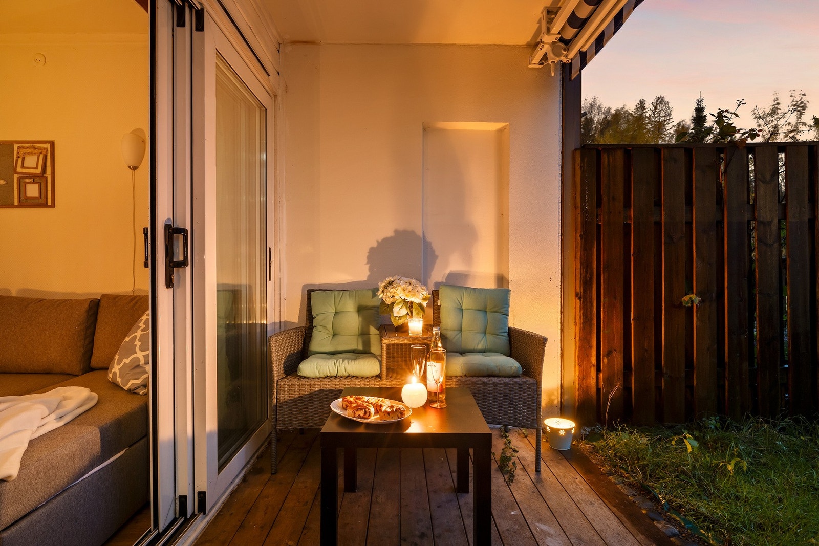 Det er god plass til sittegruppe, grill og beplantning - perfekt for hyggelige ettermiddager i solen. Galleribilde