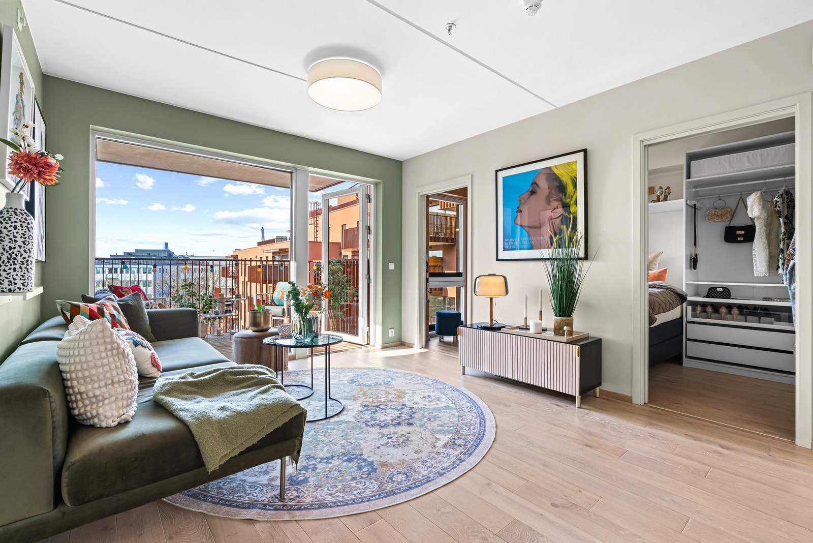 Lys og moderne 3-roms leilighet i 4.etasje med rolig og sentral beliggenhet på Malerhaugen. Galleribilde