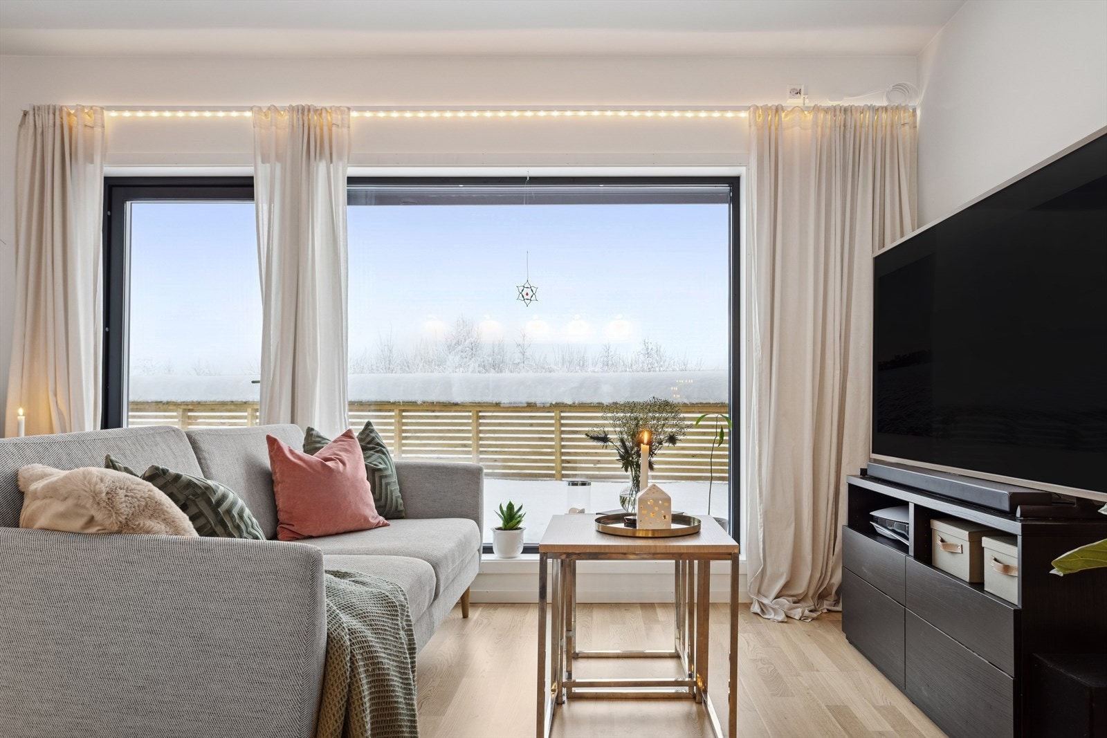 Stor stue med mulighet for fleksibel møblering. Galleribilde