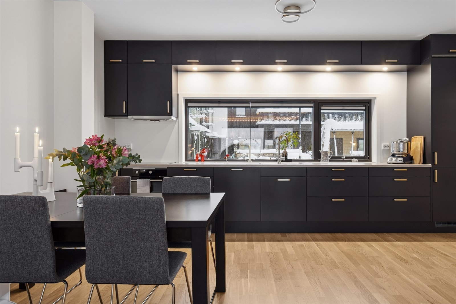 Kjøkkenet fremstår som pent brukt og har fått TG 1 av takstmann. Galleribilde