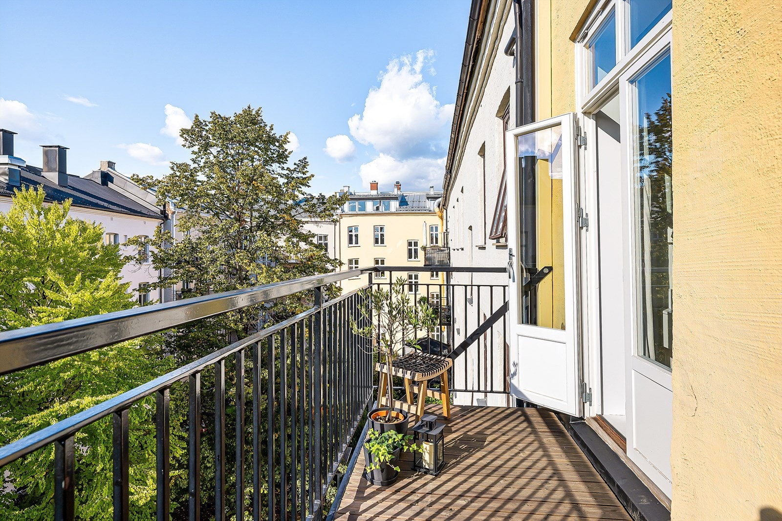 Balkongen er vestvendt med fin ettermiddag- og kveldssol Galleribilde