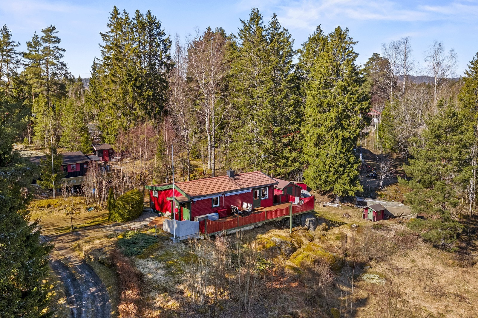 Hytten ligger i et rolig og sjarmerende hyttefelt Galleribilde