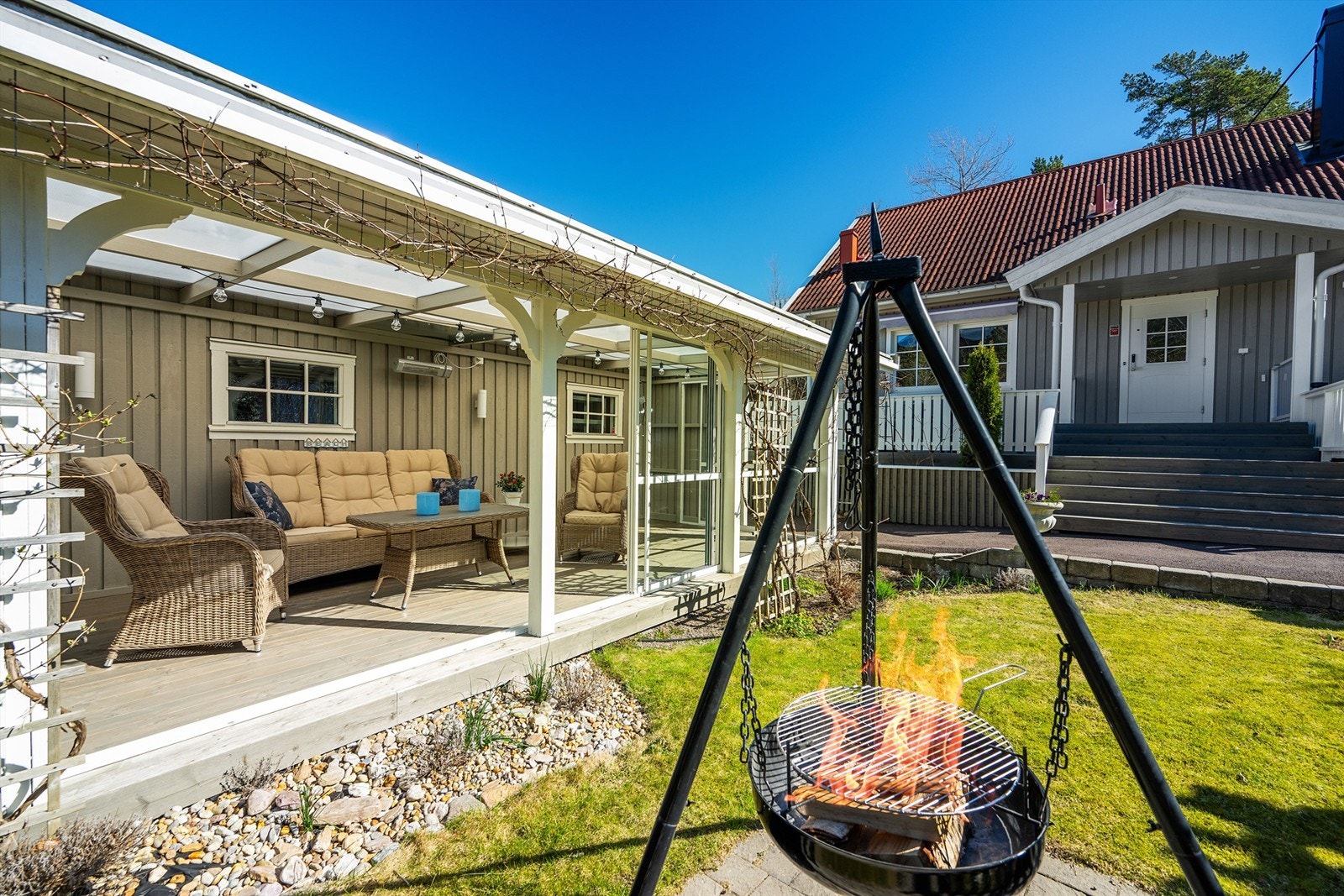 Utestuen gir ly for vær og vind, og er et flott tillegg til de øvrige uteplassene. Galleribilde