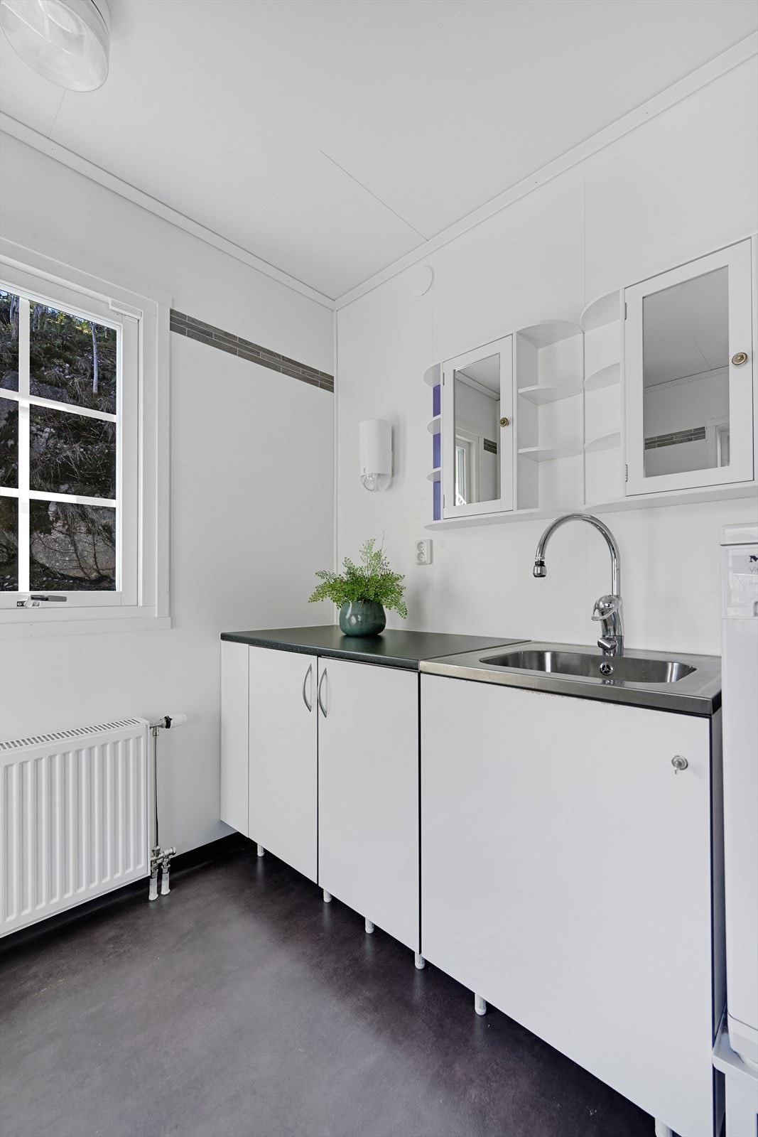 Her er boligens tekniske hjerte plassert: sentralvarmeanlegget Nibe F 750 med integrert varmtvannsbereder og balansert ventilasjon. Galleribilde