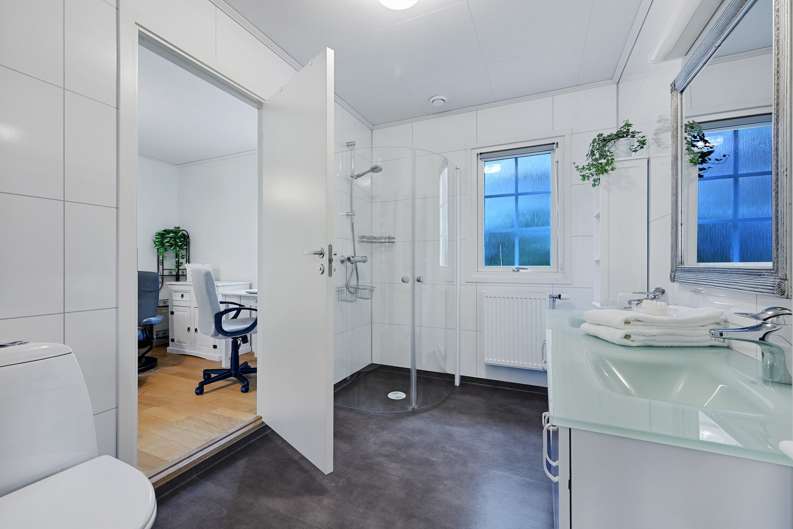 Balansert ventilasjon sikrer et godt inneklima på badet. Galleribilde