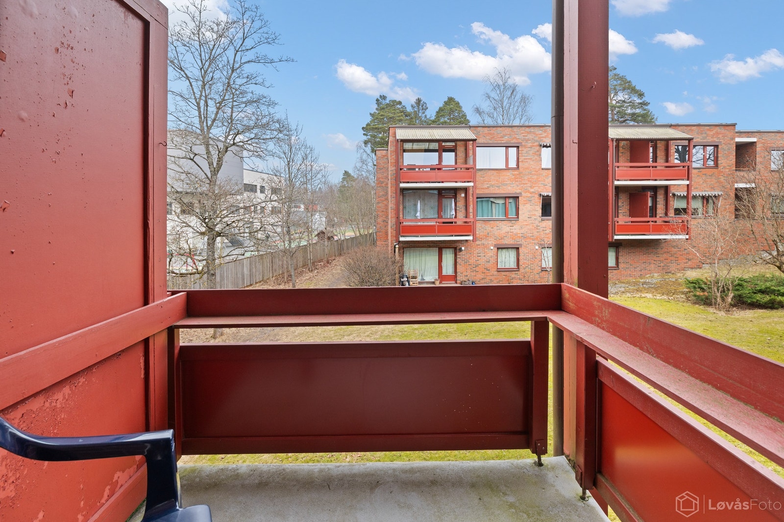 Overbygget balkong på 3 kvm med hyggelig utsyn til atriet Galleribilde