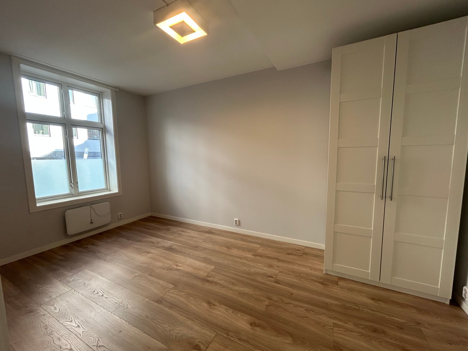 Soverom med garderobe Galleribilde