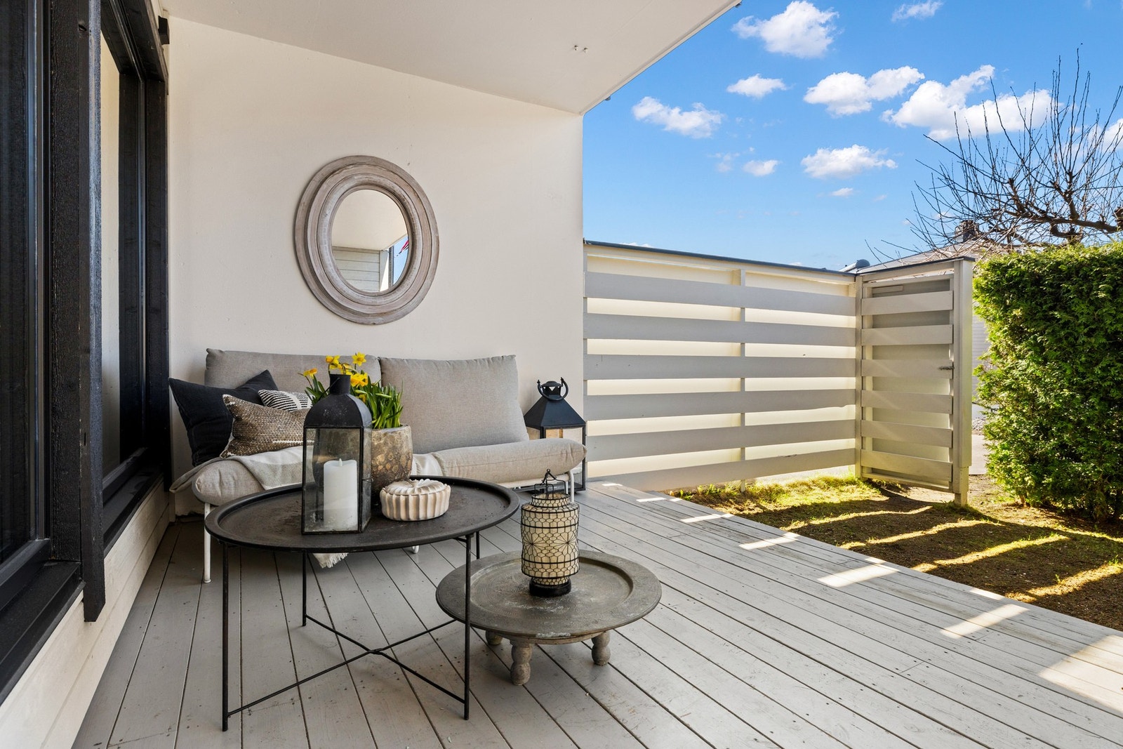 Sydvendt hage og terrasse på 15 m² Galleribilde