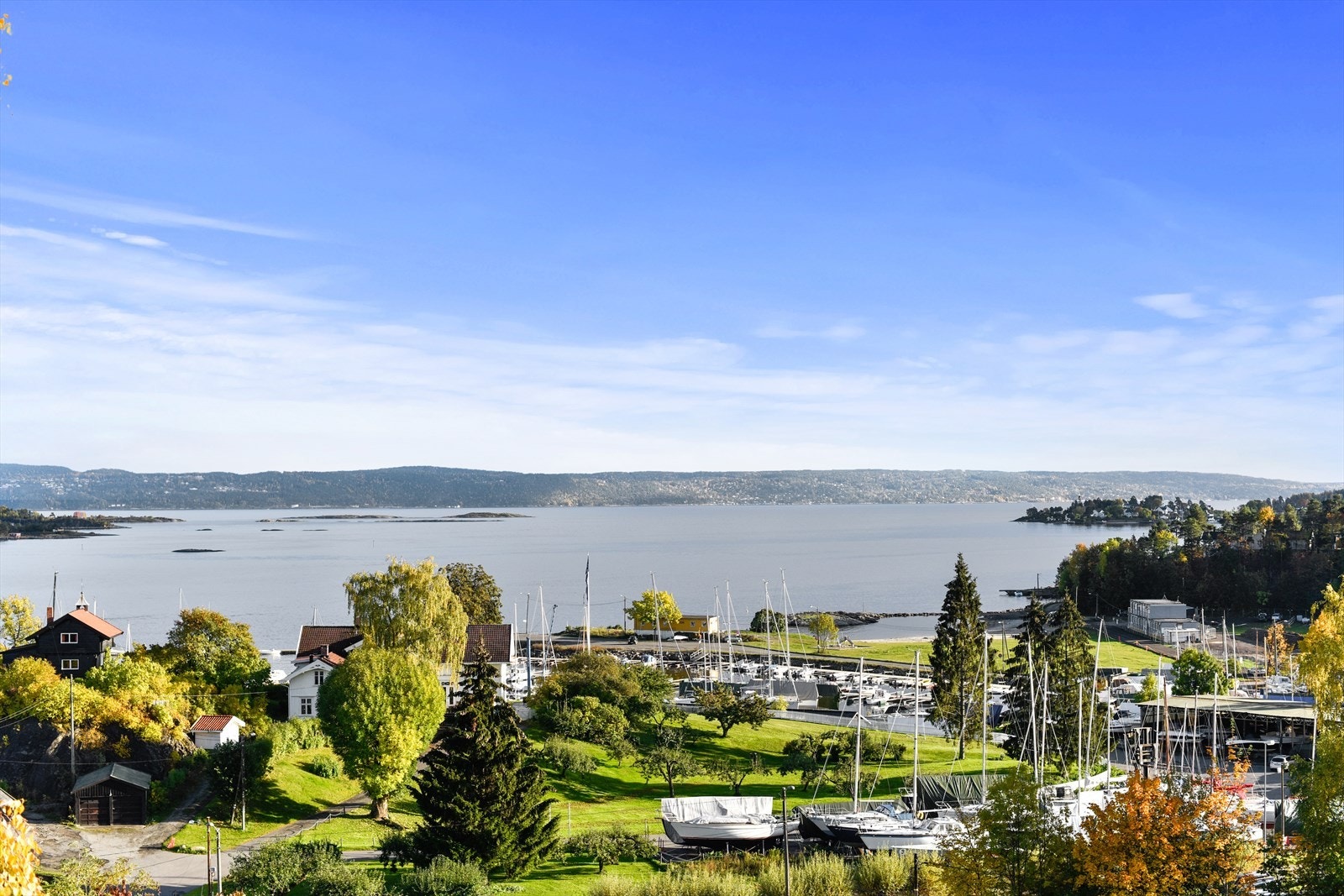 Her bor man med kort avstand til sjø og maritime omgivelser. Galleribilde