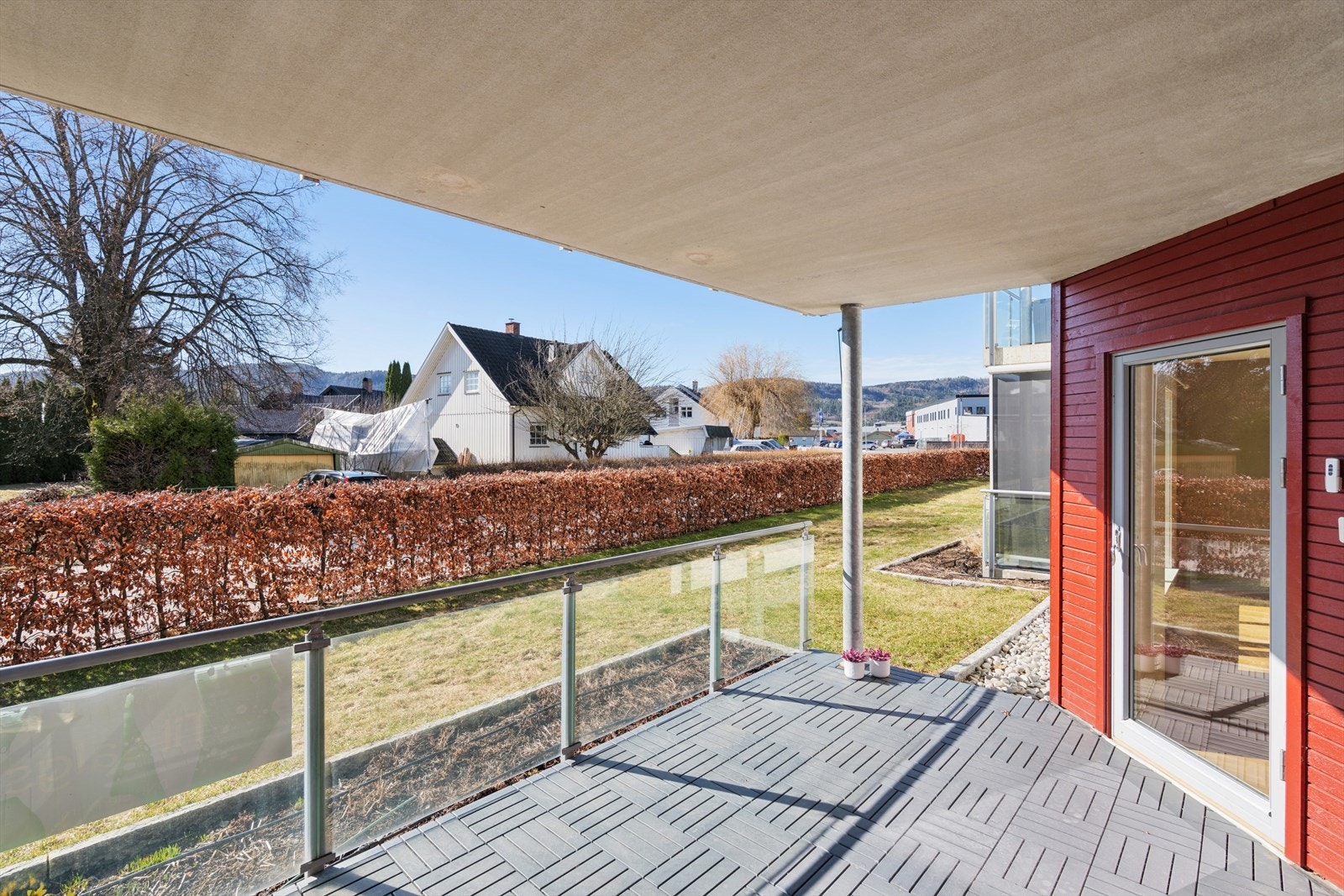 Flott sør-vendt belliggenhet med gode solforhold fra morgen til kveld. Galleribilde