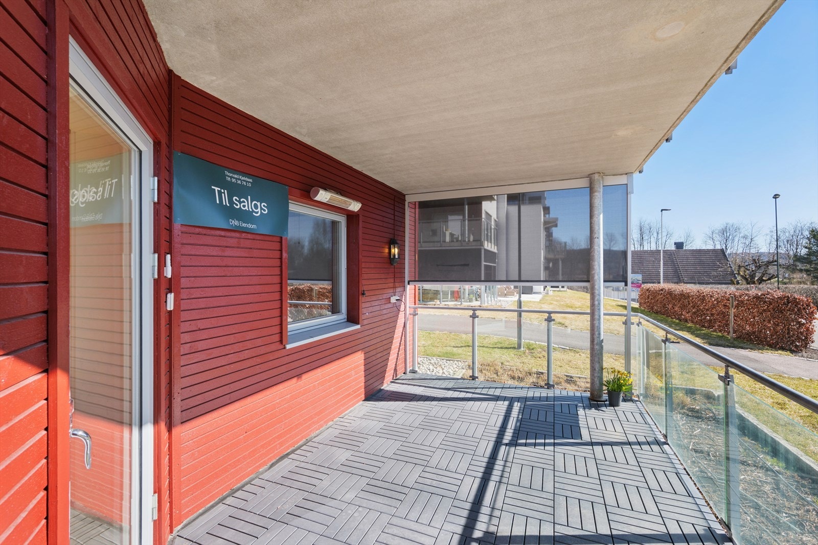 Det er montert elektriske screens. Galleribilde
