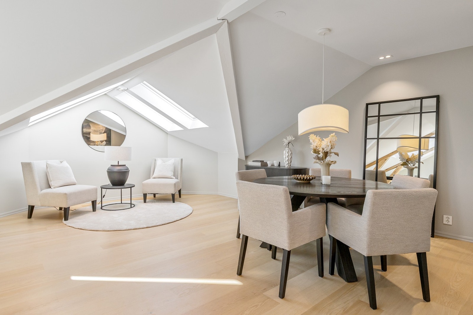 God plass til en hyggelig spisestue avdeling. Galleribilde