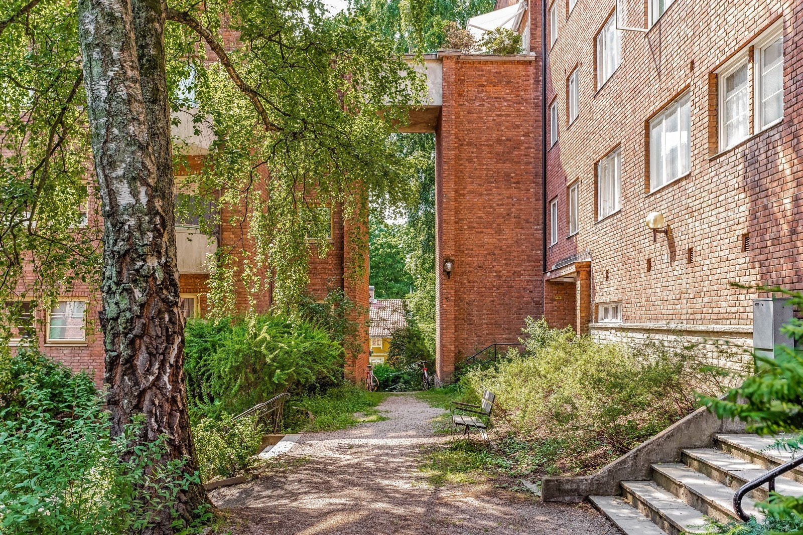 Pent og opparbeidet inngangsparti. Arkitekturen er meget karismatisk og tidstypisk for 1930-årene. Galleribilde