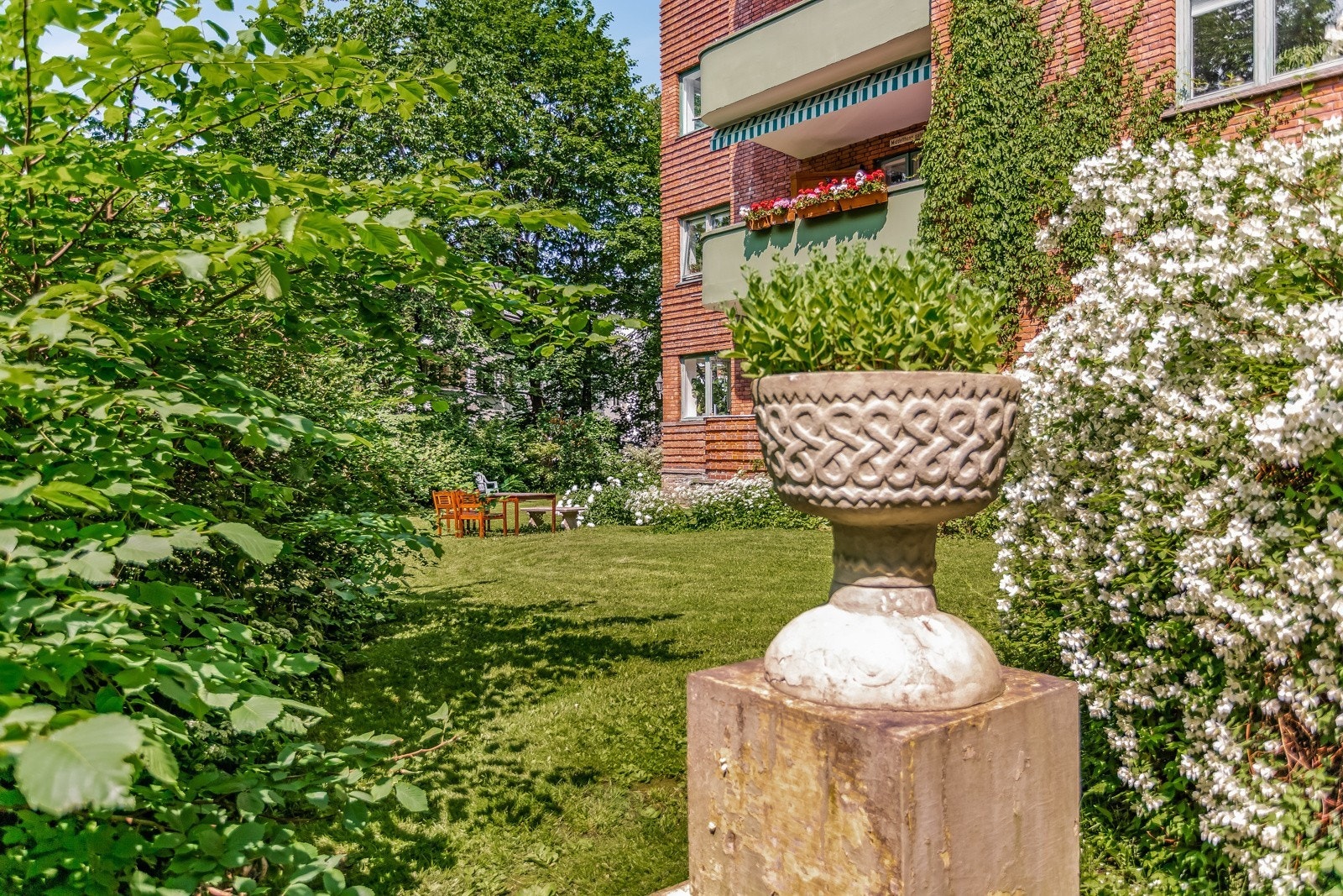 Hyggelig fellesareal til glede for beboerne. Det finnes felles sykkelbod, vaskerom og tørkerom i kjeller. Galleribilde