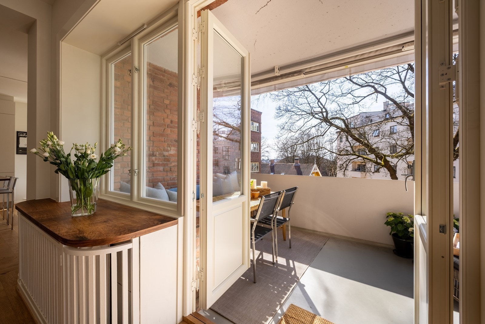 Fra stue er det adkomst til sjarmerende balkong på 12 m². Galleribilde