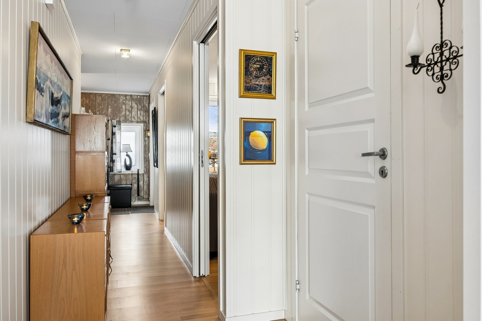 Boligen har lave strømkostnader med oppvarming av vannbåren varme. Galleribilde