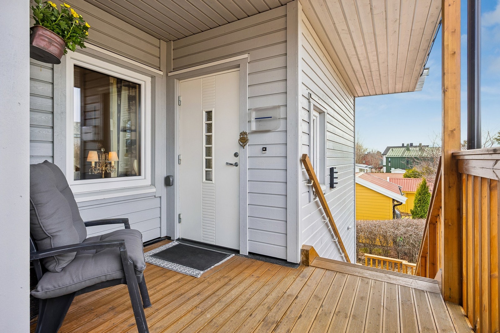 Leiligheten ligger i et moderne bygg fra 2015 med et stilrent uttrykk og gjennomgående god standard. Galleribilde