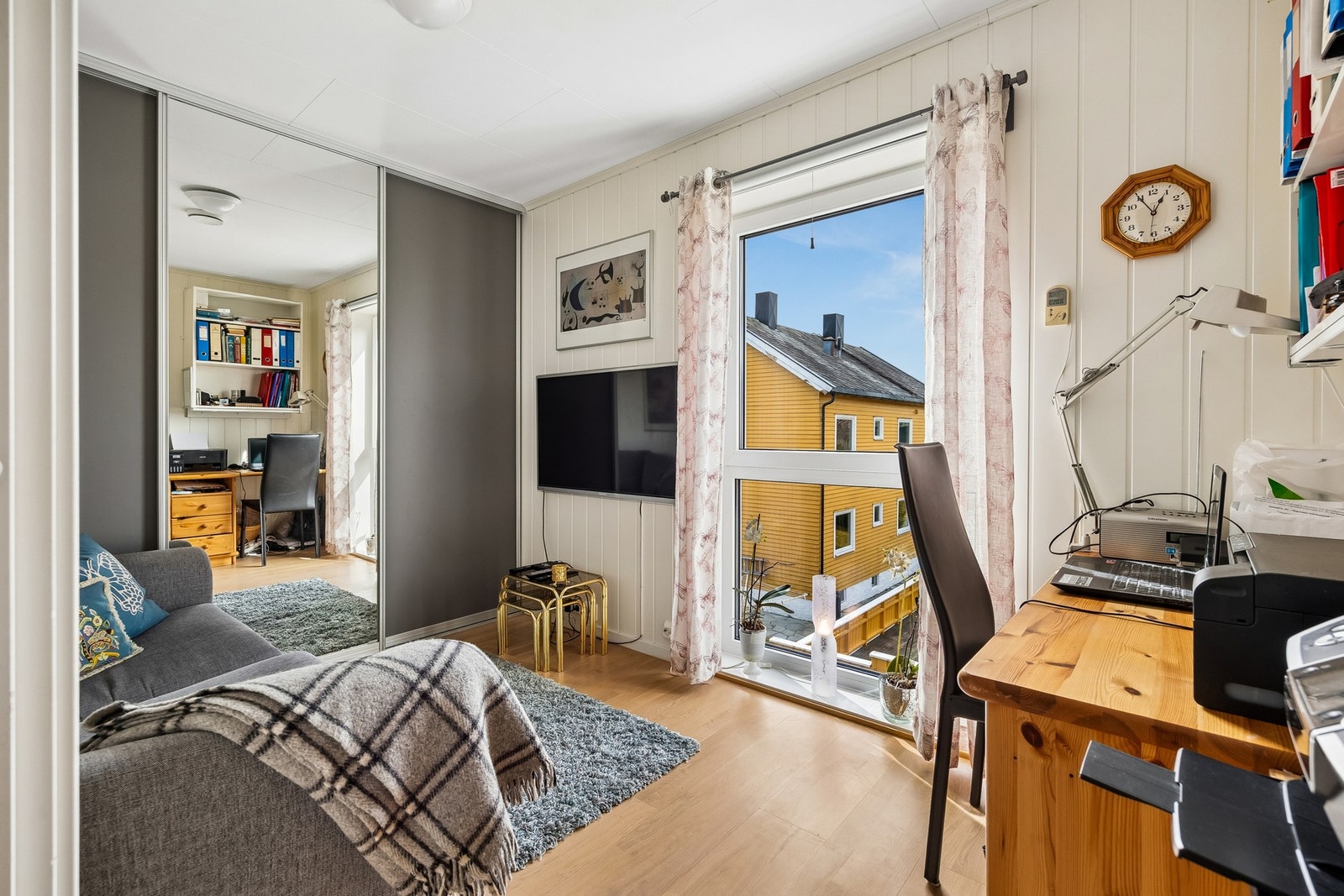 Rommet egner seg godt som både soverom, gjesterom eller hjemmekontor. Galleribilde