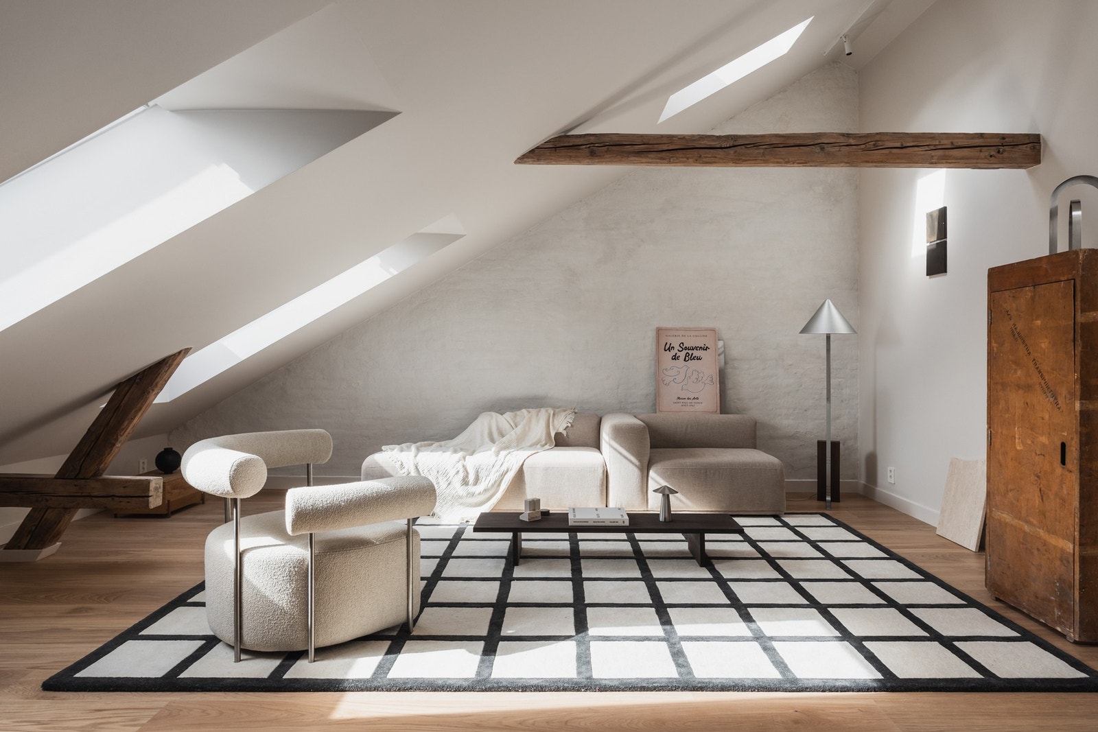 Loftsleiligheten er nybygget i 2025/2026, med gjennomgående høy standard og balansert ventilasjon. Galleribilde