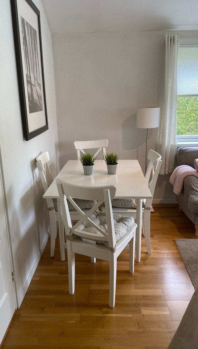 Spisestue med plass til 4 Galleribilde