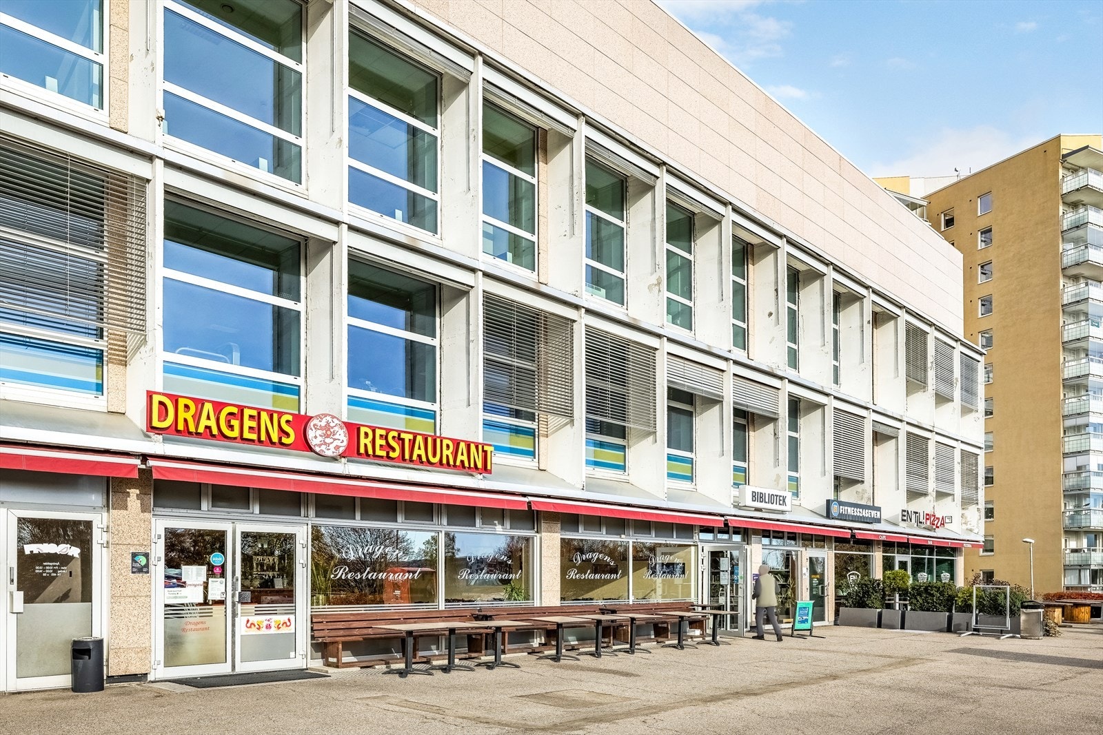 I nærområdet finner du et variert servicetilbud, inkludert Deichman Bjerke bibliotek og lokale restauranter. Galleribilde