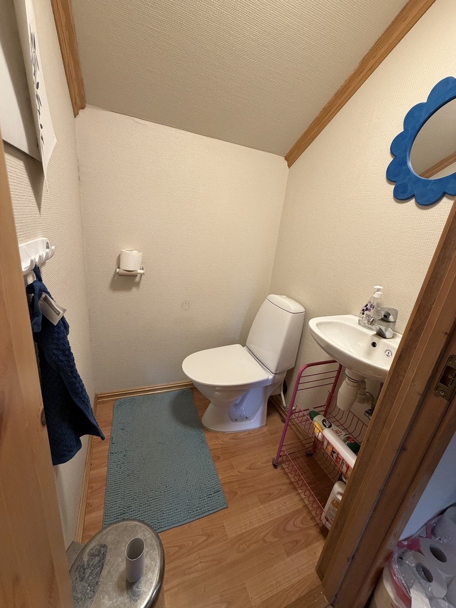 WC ligger adskilt på eget rom, tilknyttet soverommene Galleribilde
