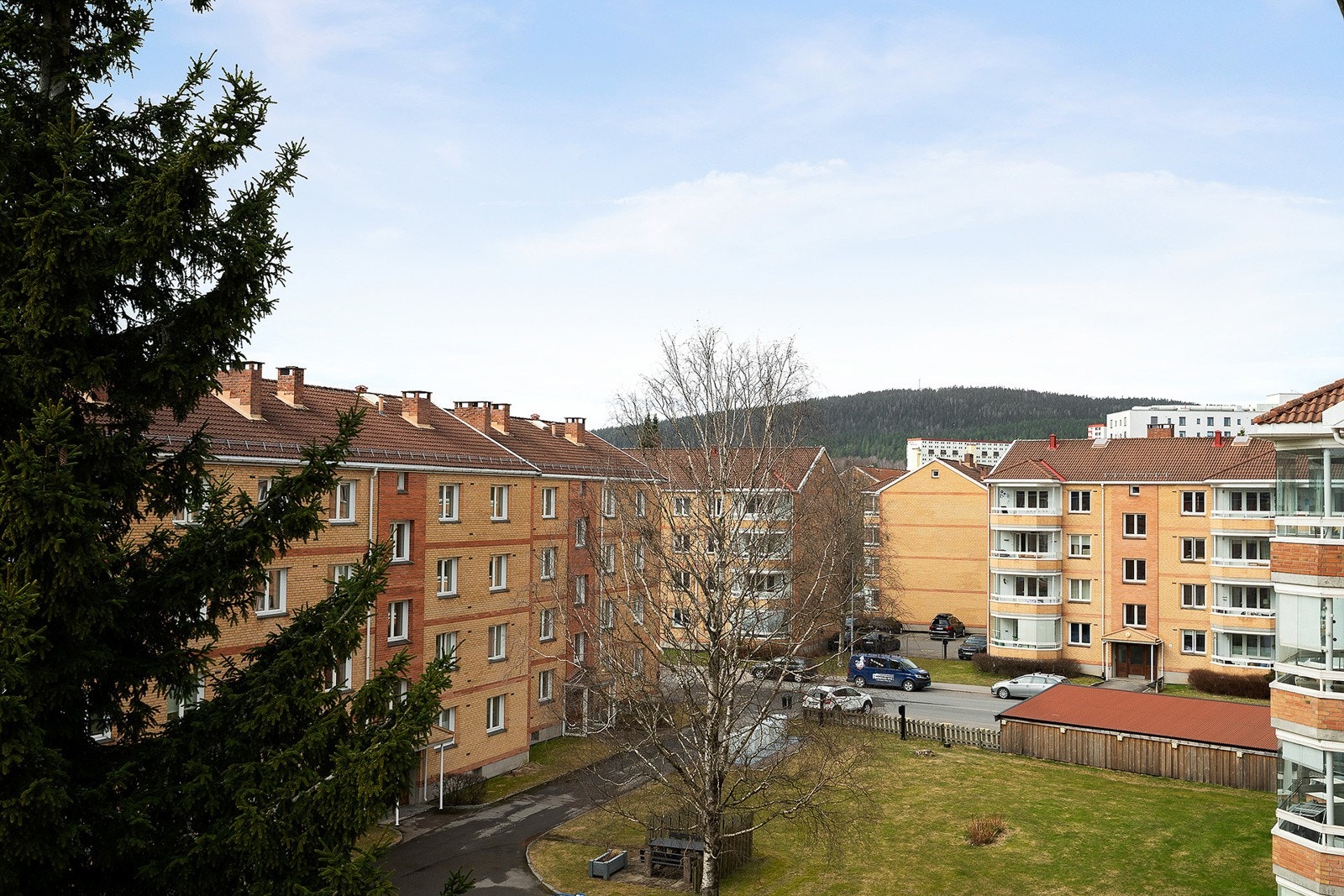 Leiligheten har en fin beliggenhet med utsikt over fine fellesområder Galleribilde
