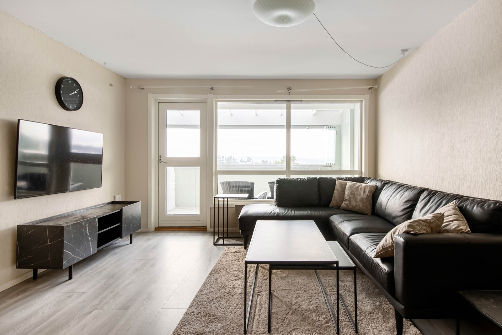 Boligen presenteres av Kristoffer ved Nordvik Nordstrand! Foto: Diana Galleribilde