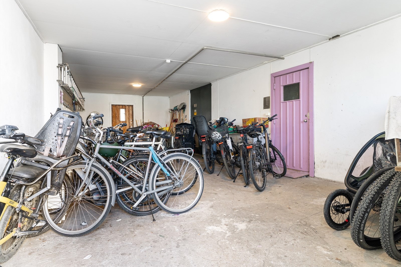 Felles sykkelbod i bygget. Galleribilde