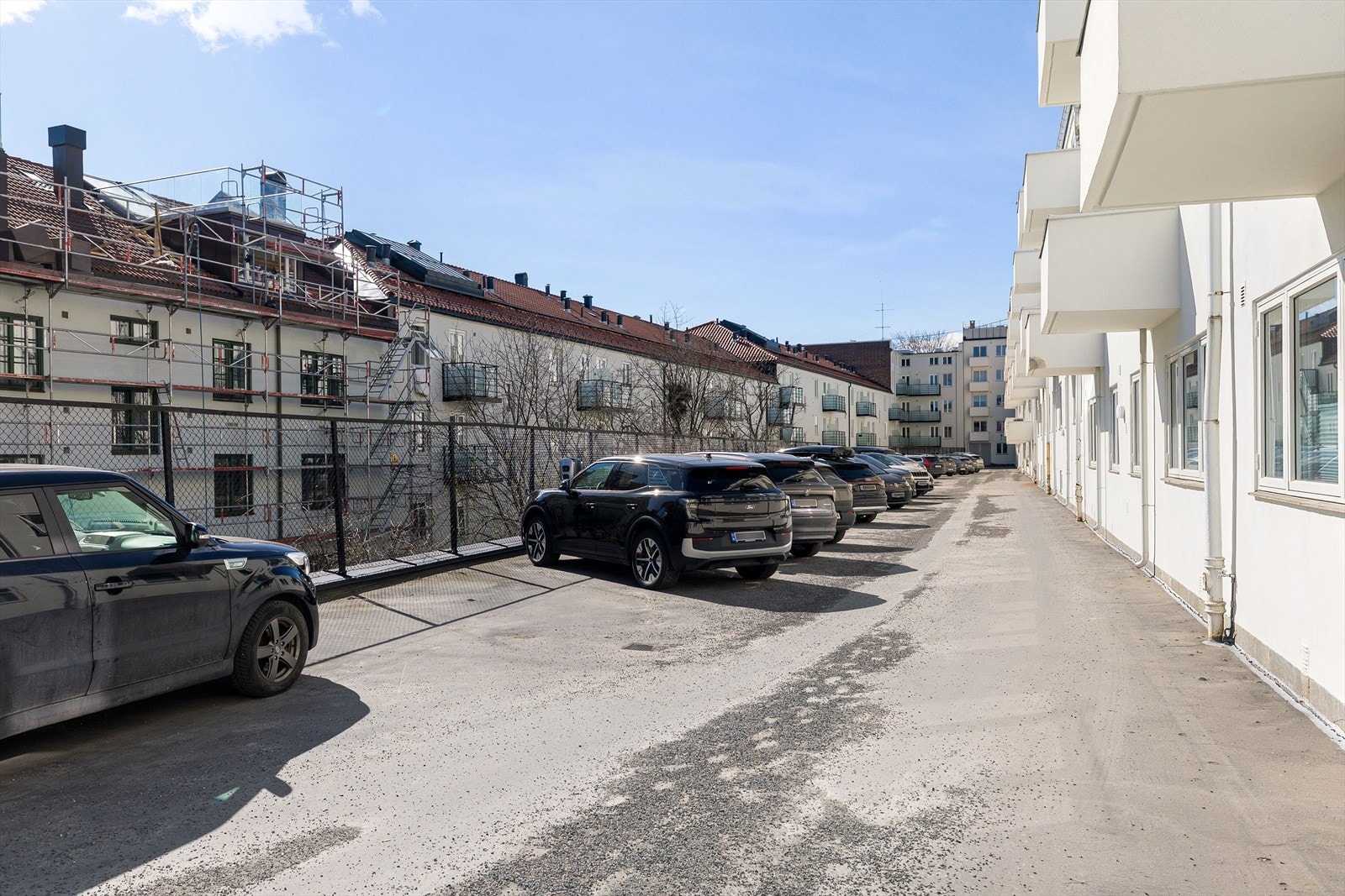Borettslaget har 34 parkeringsplasser til utleie, hvorav 26 har lader for elbil. Galleribilde