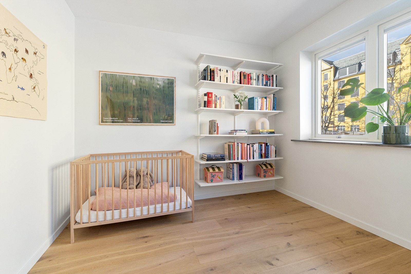 Rommet kan benyttes både som en separat spisestue, tv-stue, hjemmekontor eller lekerom - Alt etter behov og livssituasjon. Galleribilde