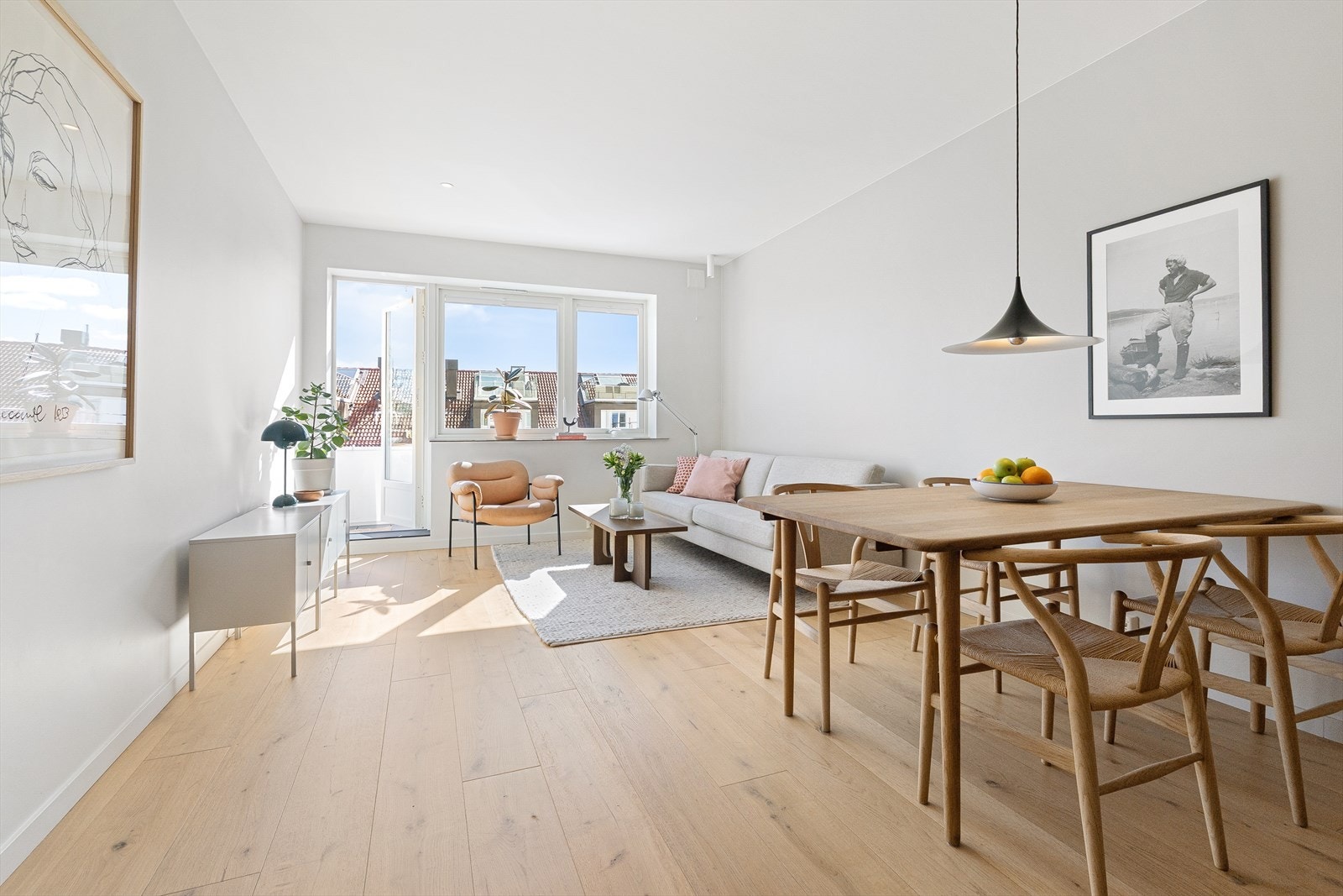 Her har du en stilsikker leilighet som i sin helhet ble pusset opp i 2020-21. Galleribilde