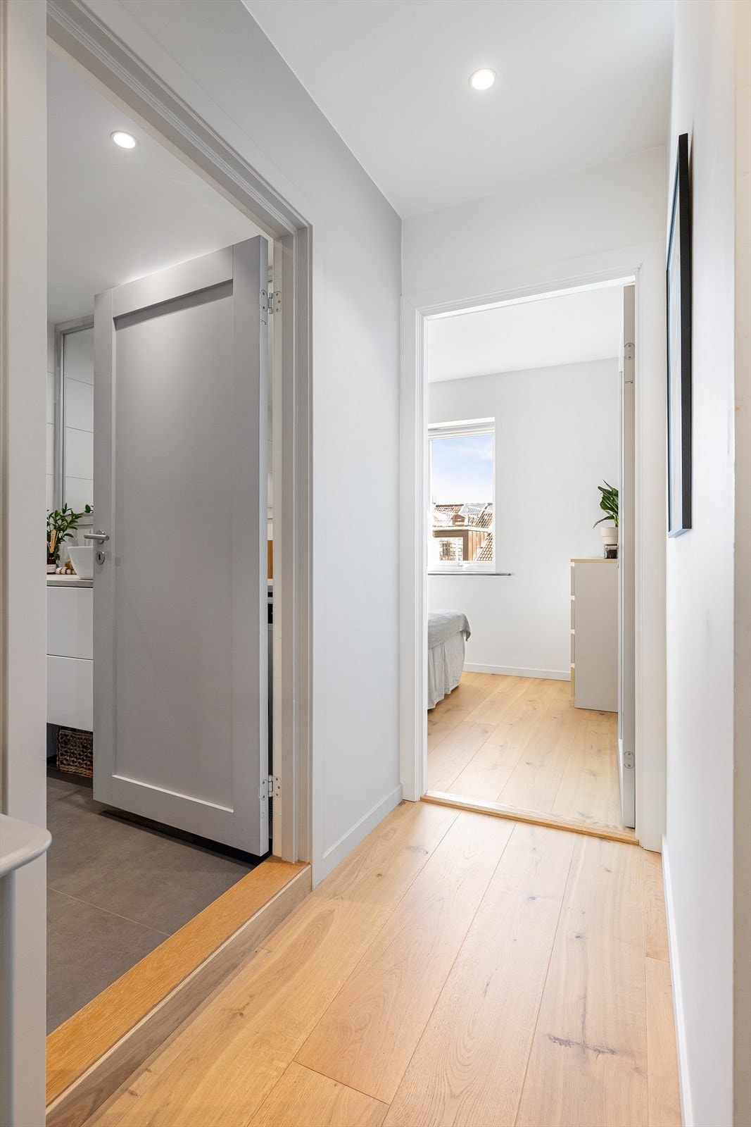 Mellomgang med adkomst til hovedsoverommet og badet. Galleribilde